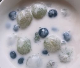 蓝莓萄萄奶的做法