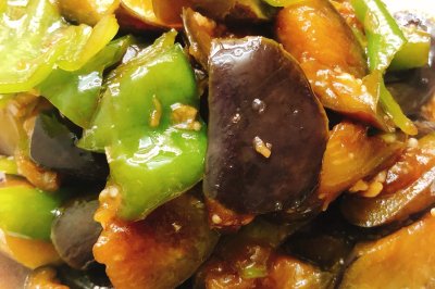 家常菜青椒炒茄子