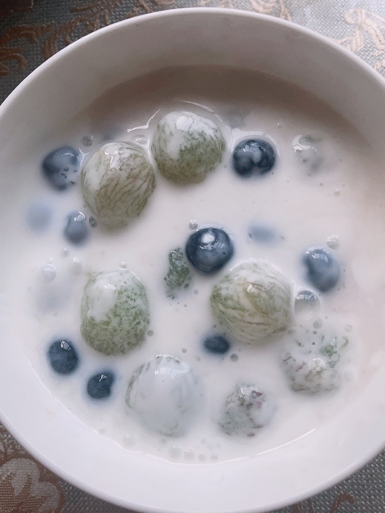 蓝莓萄萄奶的做法