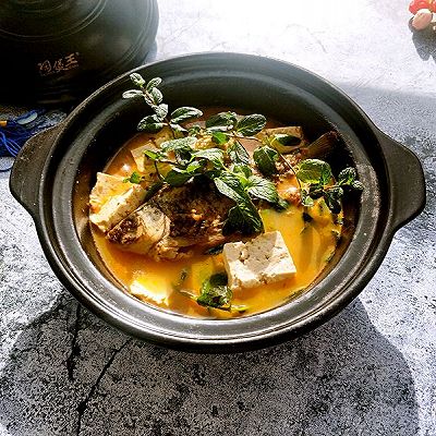 鲫鱼豆腐辣酱汤