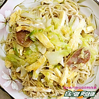 【特百惠炒锅食谱】无油烟不用翻炒的腊肠蔬菜炒面的做法图解5