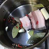 绝味蒜苔回锅肉的做法图解2