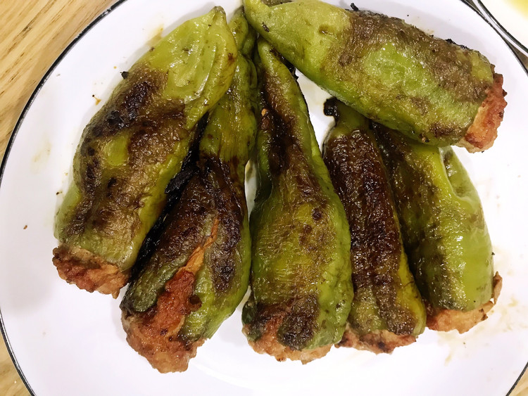 零基础的十分钟搞定的晚餐～青椒塞肉的做法