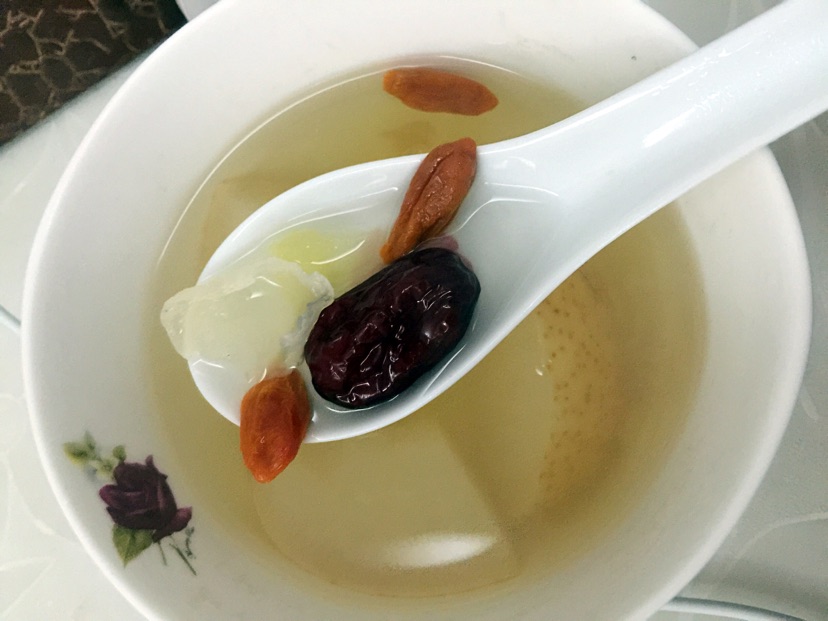 对付孩子感冒咳嗽的水果茶的做法图解2
