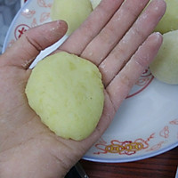 蟹柳土豆丸子的做法图解3