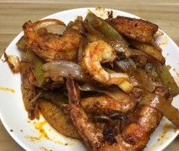 干锅香辣虾，做法简单，虾肉鲜甜，酱汁香辣，唆着手指越吃越香。的做法