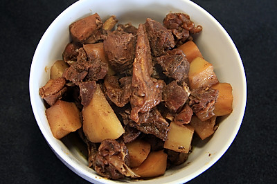 鸡肉炖土豆