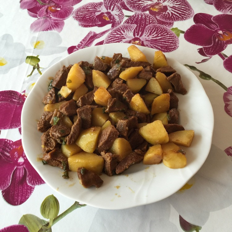 咖喱牛肉烧土豆的做法