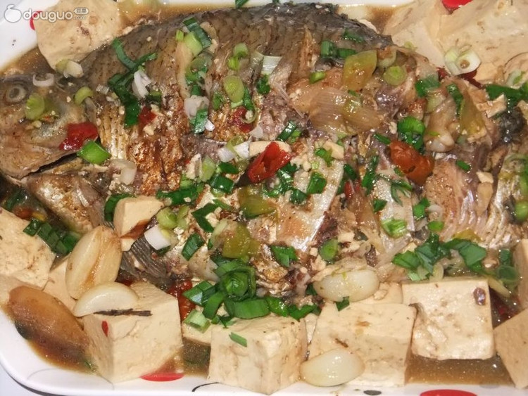 红烧鳊鱼炖豆腐的做法