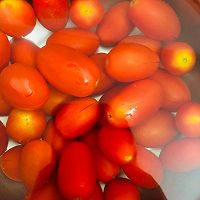自制梅子配小番茄的做法图解1
