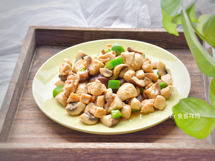 多菌炒鸡肉的做法