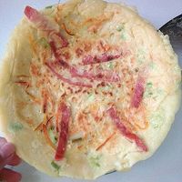 胡萝卜火腿葱花饼的做法图解2