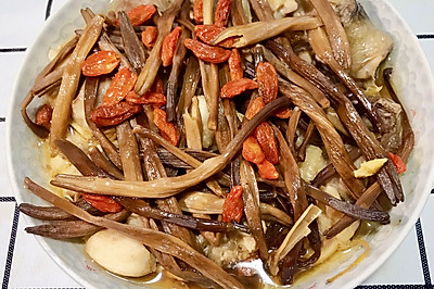金针菇蒸鸡肉