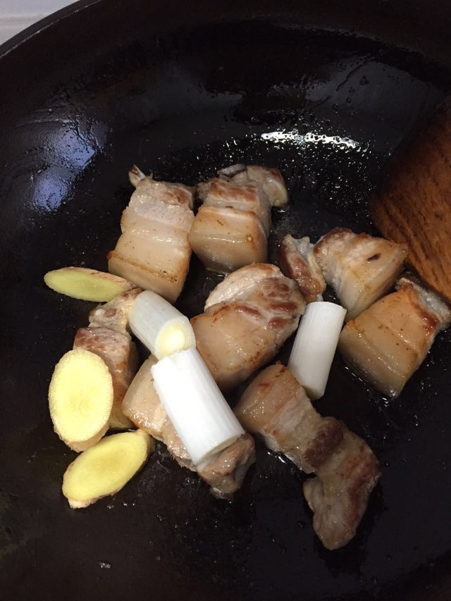 红烧肉炖粉条的做法图解3