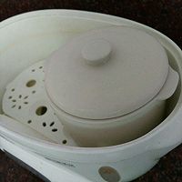 枸杞桂圆炖桃胶的做法图解3