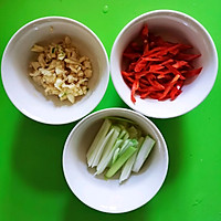 彩椒茄子撞皮蛋的做法图解2