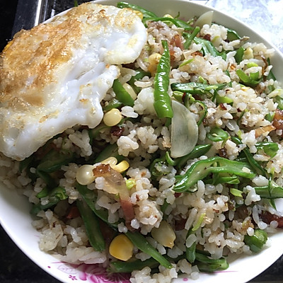腊肉四季豆炒饭