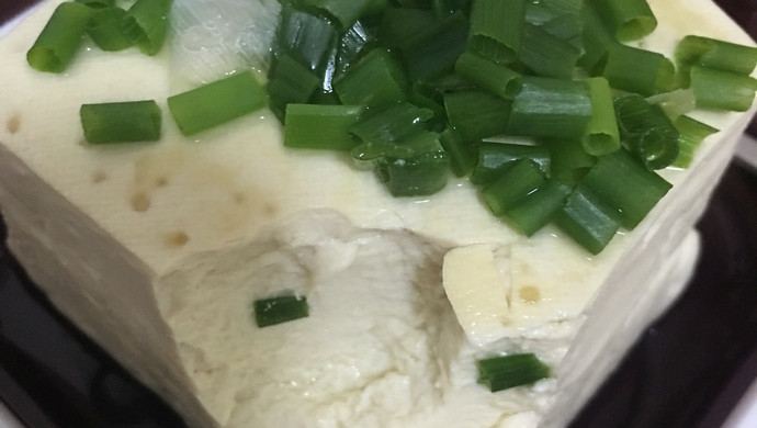 超简单下饭菜：电饭锅葱香蒸豆腐