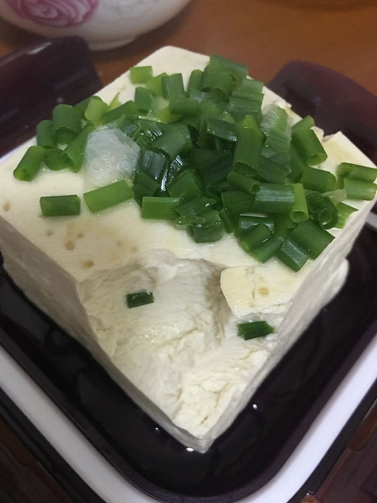 超简单下饭菜：电饭锅葱香蒸豆腐的做法