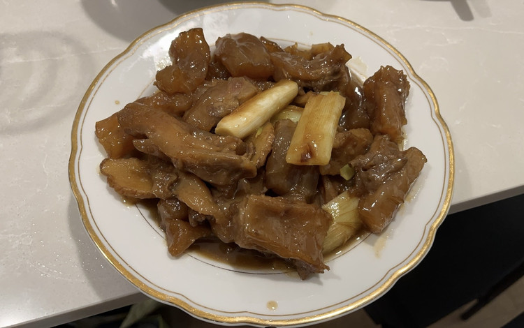 葱烧蹄筋/萝卜香菇烧蹄筋的做法