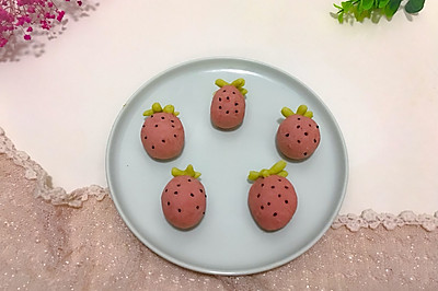 草莓馒头