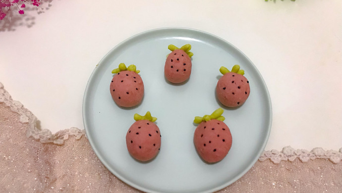 草莓馒头