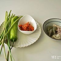 韩式海鲜泡菜饼的做法图解1