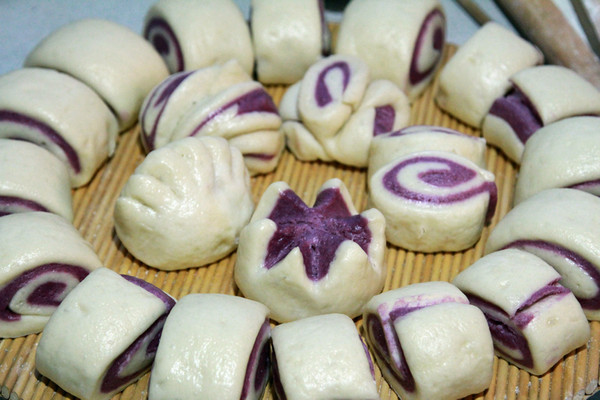 奶香紫薯花式馒头