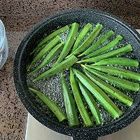 蒜香秋葵的做法图解3