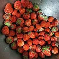 #憋在家里吃什么#大果粒草莓果酱的做法图解1