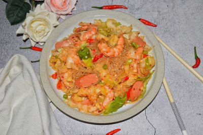 吃一盘凉拌包菜鲜虾粉丝