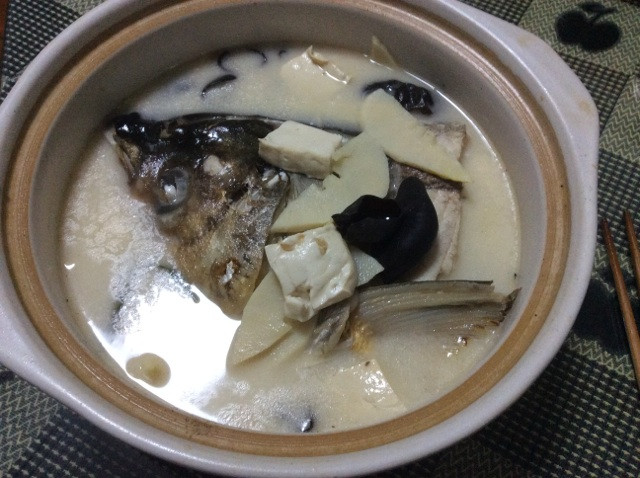 砂锅鱼头豆腐的做法
