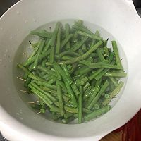 豇豆炒肉的做法图解3
