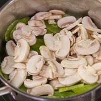营养又健康的莴苣磨菇汤的做法图解4