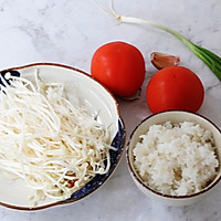 #憋在家里吃什么#番茄金针菇烩饭的做法图解1