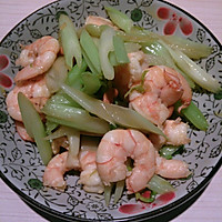 西芹明虾炒腰果的做法图解3