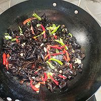 #旅行中的美味#尖椒木耳炒肉的做法图解6