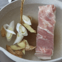 橄榄红烧欧洲猪肉的做法图解3
