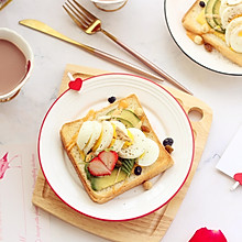  牛油果鸡蛋三明治