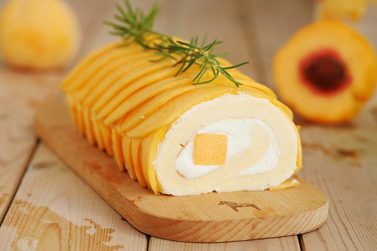 暖秋系列：黄桃蛋糕卷的做法