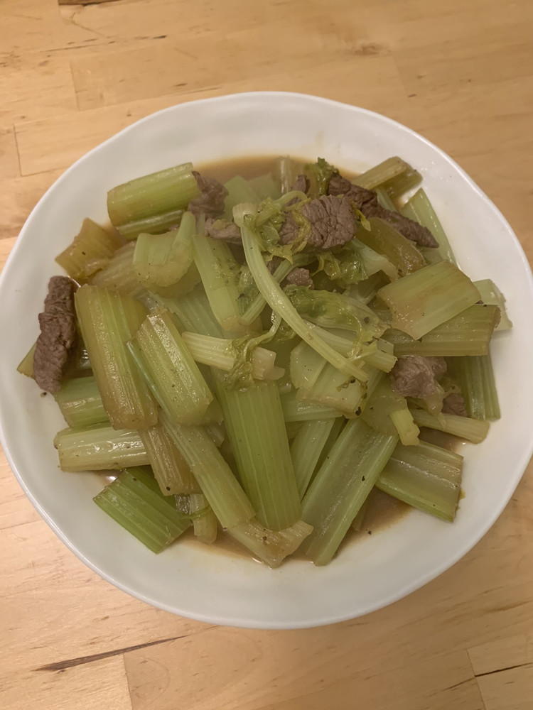 牛肉炒西芹的做法