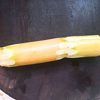 竹蔗马蹄红萝卜煲猪骨的做法图解3