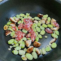 广式腊肠炒蚕豆的做法图解5