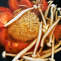 番茄巴沙鱼菌菇面的做法图解7