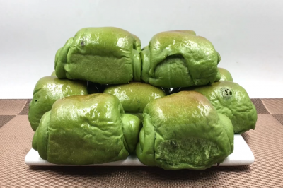 抹茶超软小面包 ，一口沦陷的清新滋味。