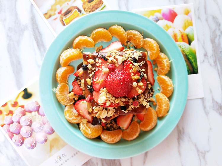 超简单，自制草莓水果、蛋糕小甜品拼盘的做法