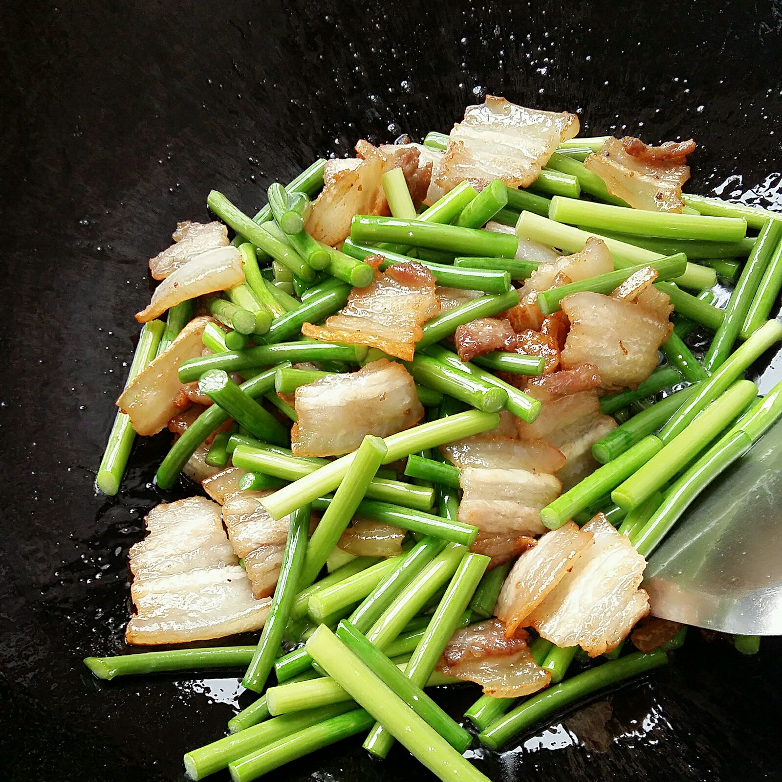 蒜苔炒肉这样做才最好吃，步骤详细讲解，肉片滑嫩好吃，超下饭 - 哔哩哔哩