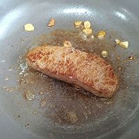 极简版煎牛排的做法图解5