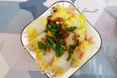 蒜蓉娃娃菜金针菇肉卷（白玉卷）