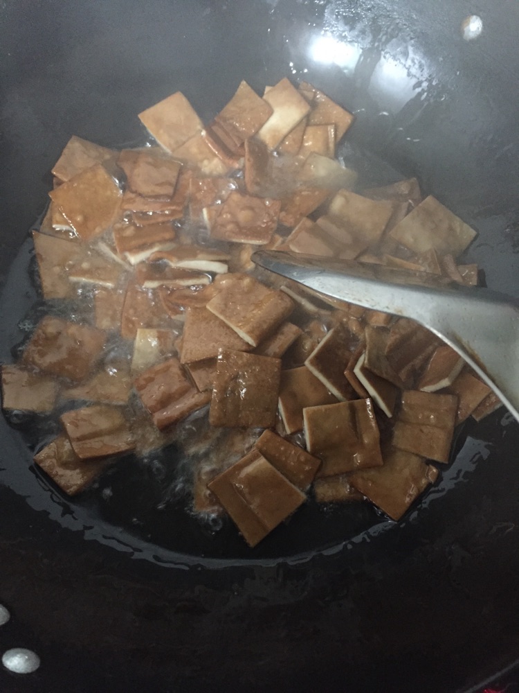 孜然豆腐干的做法图解1